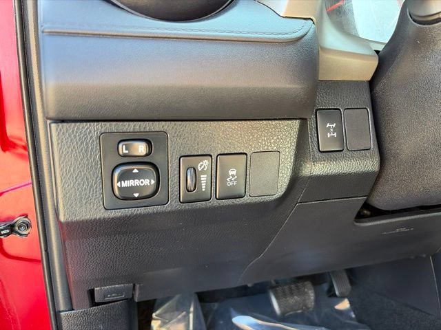 Used 2014 Toyota RAV4 LE AWD/4WD image 23
