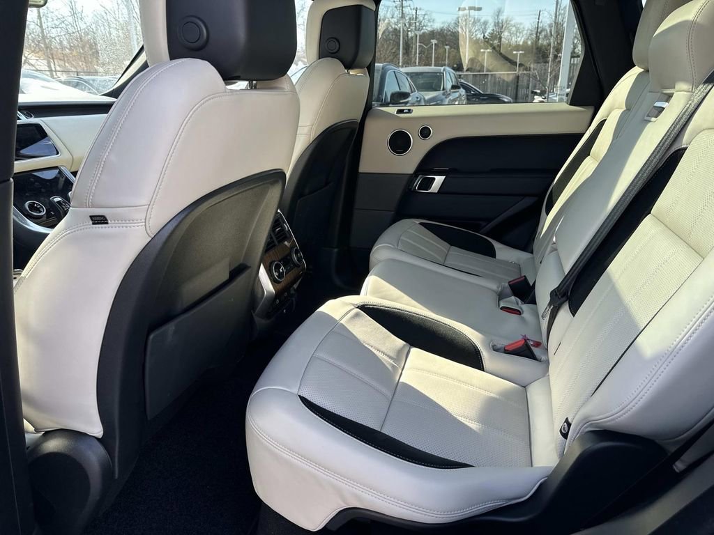 Used 2022 Land Rover Range Rover Sport HSE Dynamic image 32