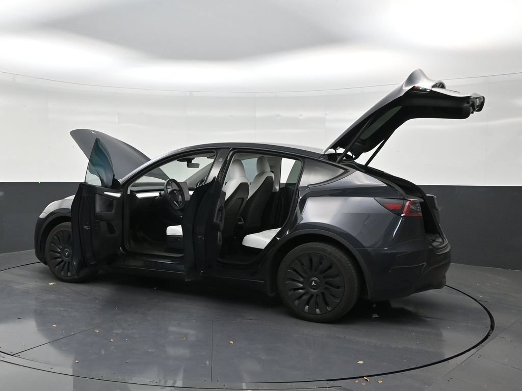 Used 2024 Tesla Model Y Long Range AWD/4WD image 30