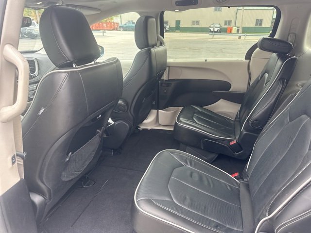 Used 2022 Chrysler Pacifica Limited image 26