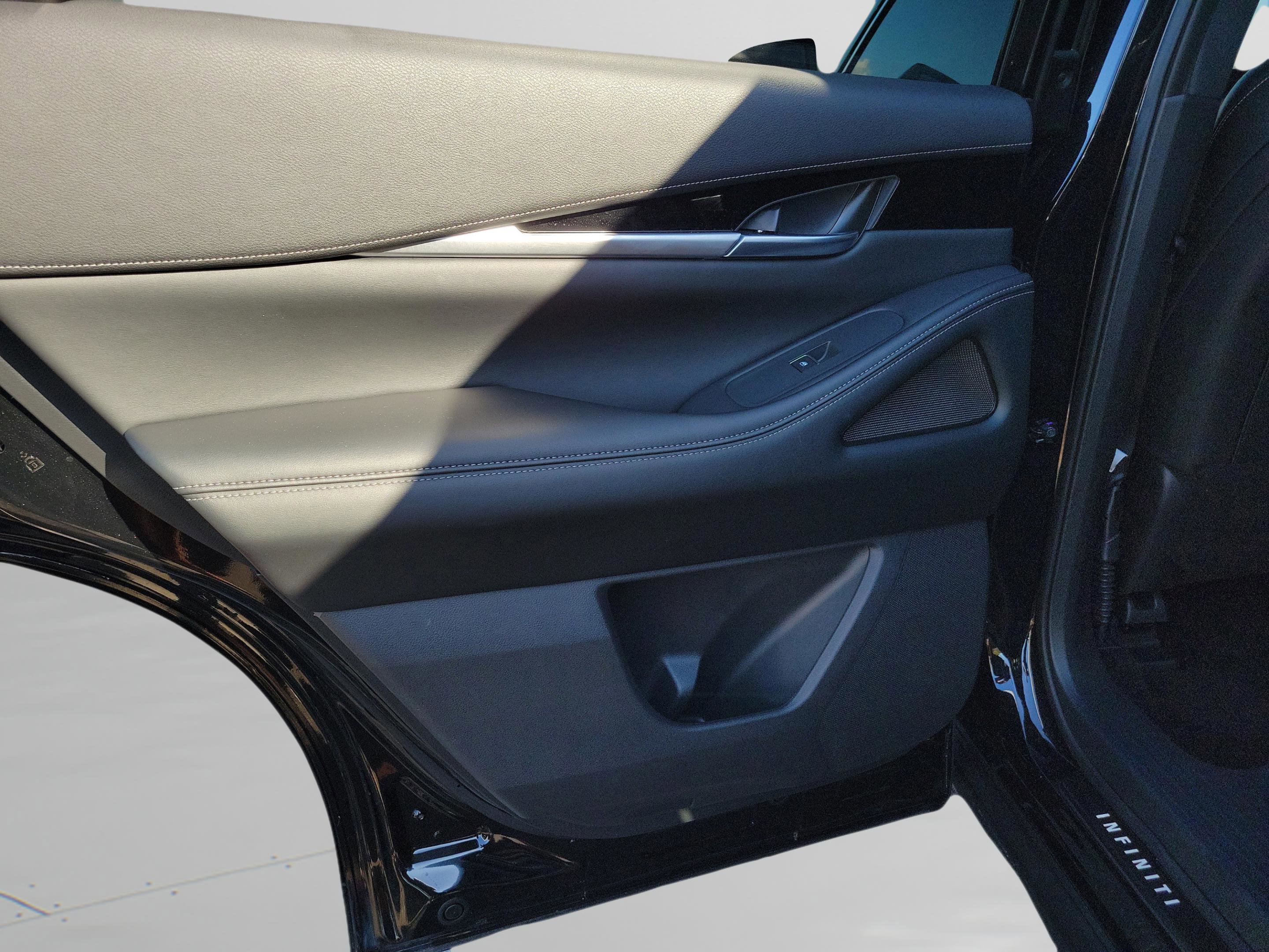 Certified 2025 INFINITI QX60 Pure w/ Cargo Package image 32