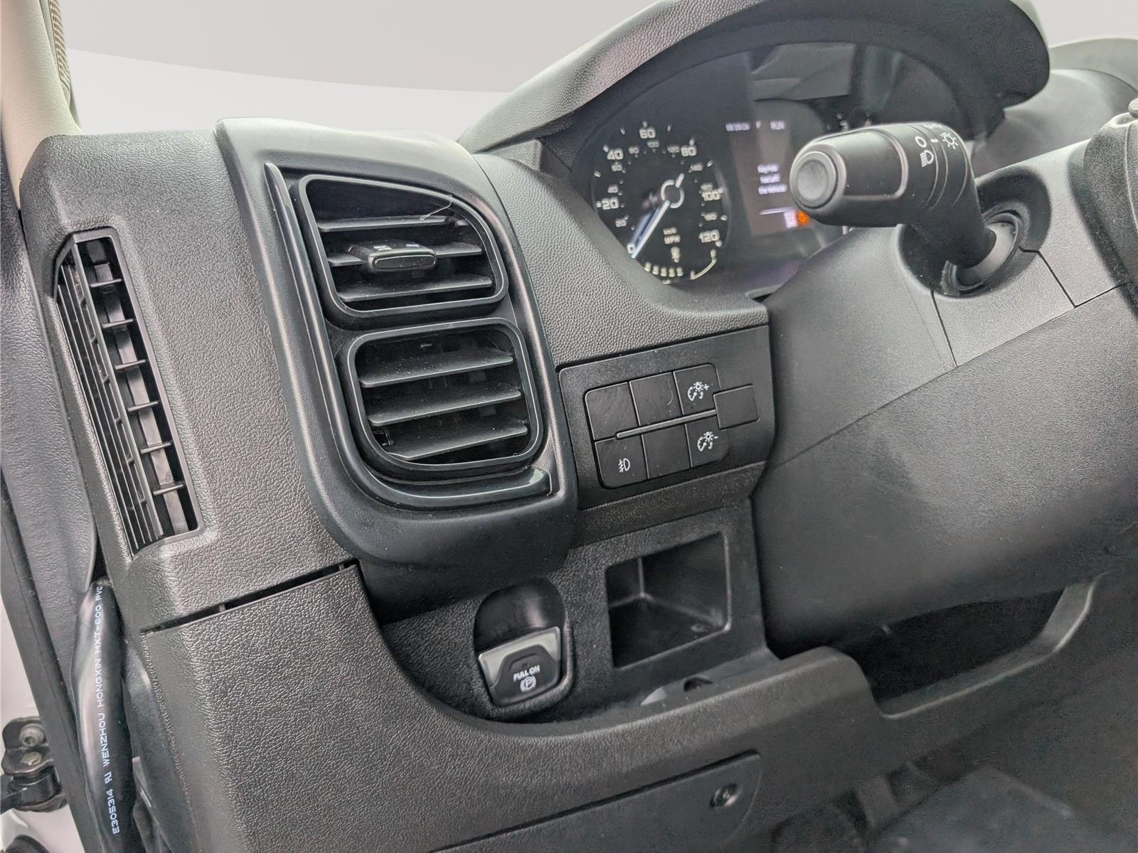 Used 2024 RAM ProMaster 2500 w/ Convenience Group FWD image 17