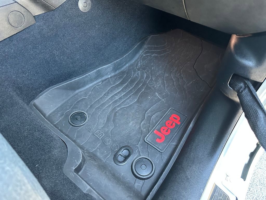 Used 2025 Jeep Wrangler Rubicon image 40