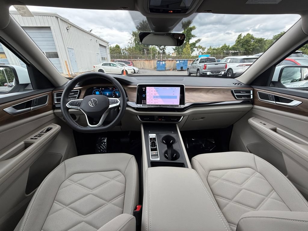 Used 2024 Volkswagen Atlas SE AWD/4WD image 28