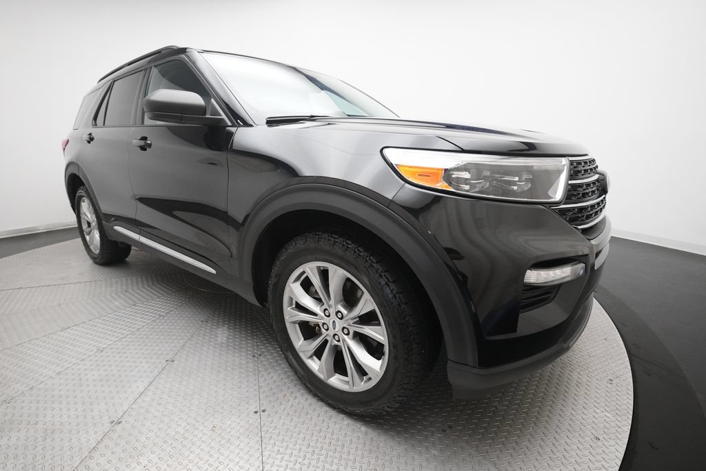 Used 2023 Ford Explorer XLT w/ Equipment Group 202A AWD/4WD image 37