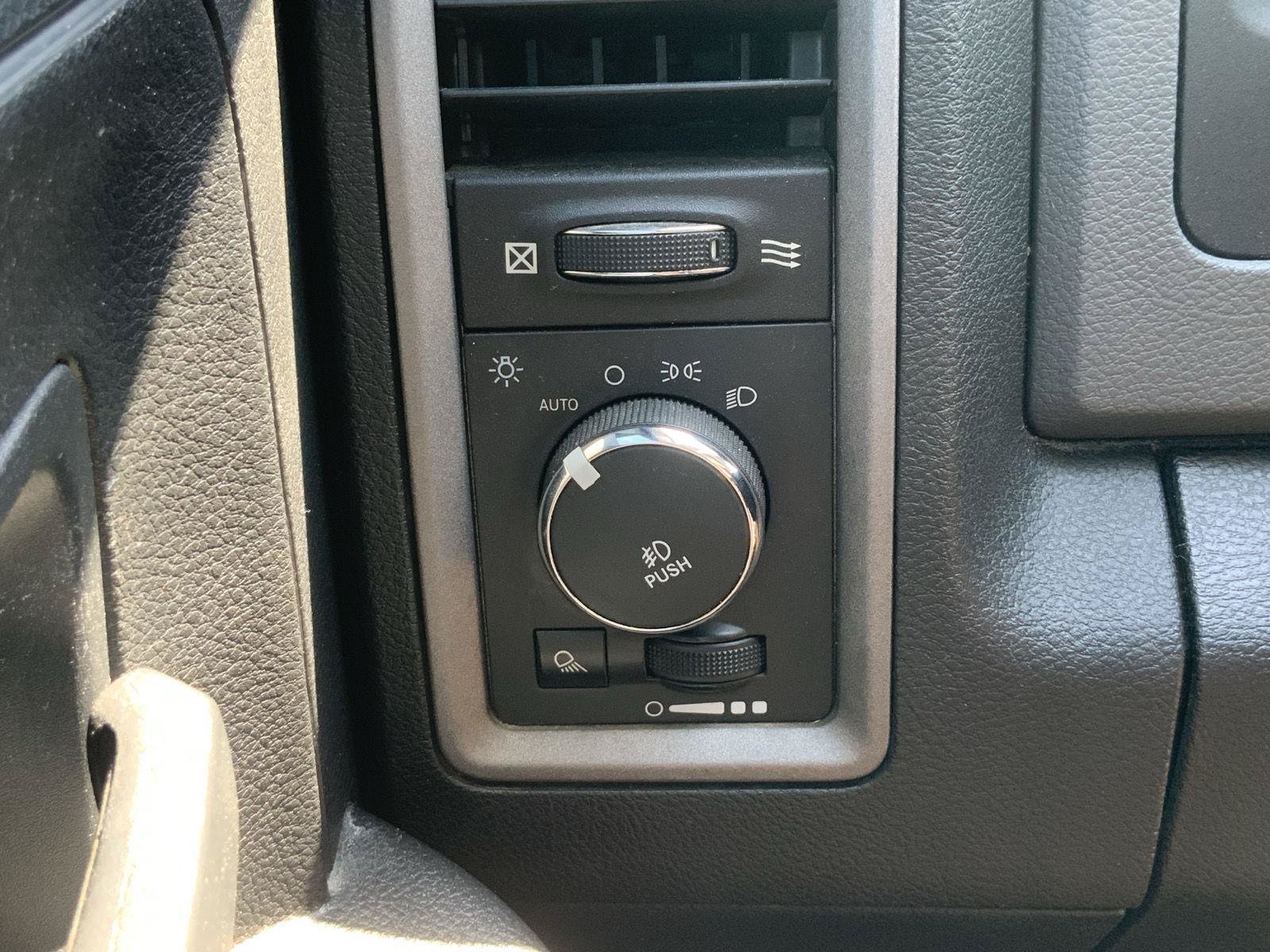 Used 2014 RAM 1500 Express AWD/4WD image 25