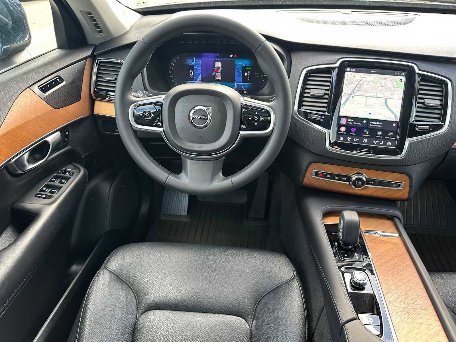 Certified 2023 Volvo XC90 T8 Plus AWD/4WD image 18
