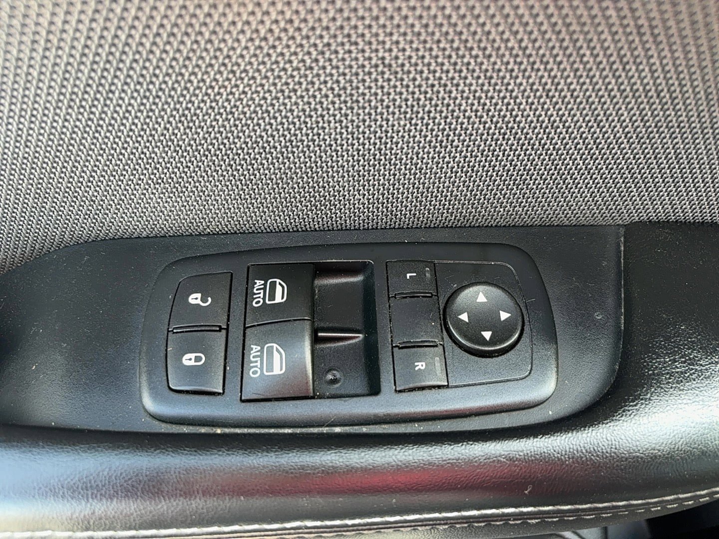 Used 2016 Dodge Challenger SXT image 10