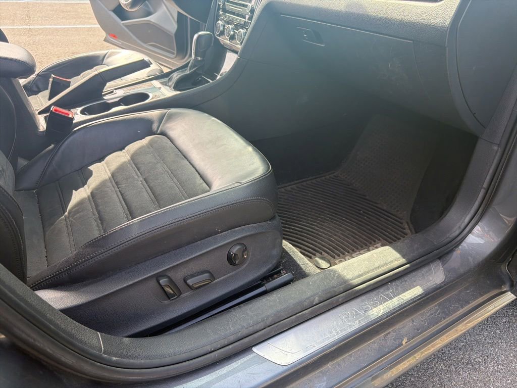 Used 2014 Volkswagen Passat 1.8T SEL Premium FWD image 58