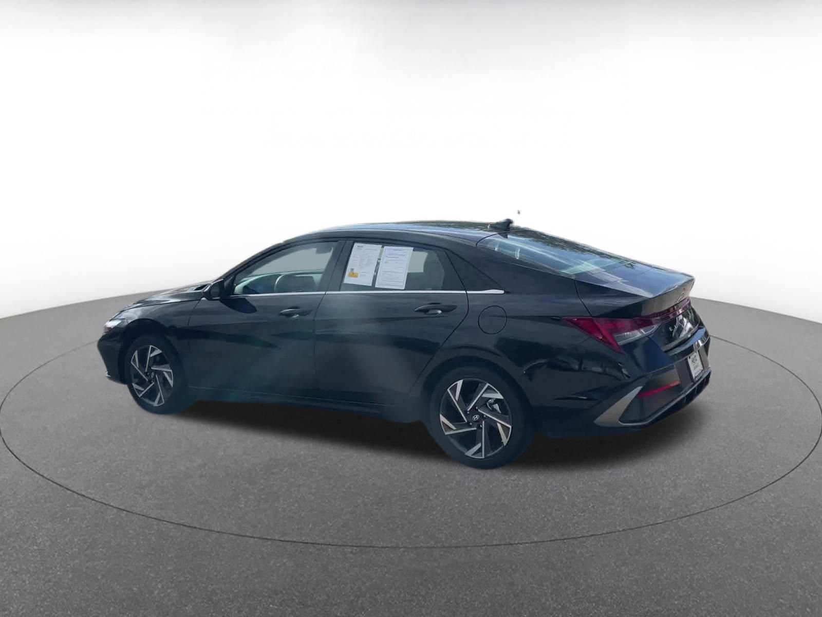 Used 2025 Hyundai Elantra SEL image 10