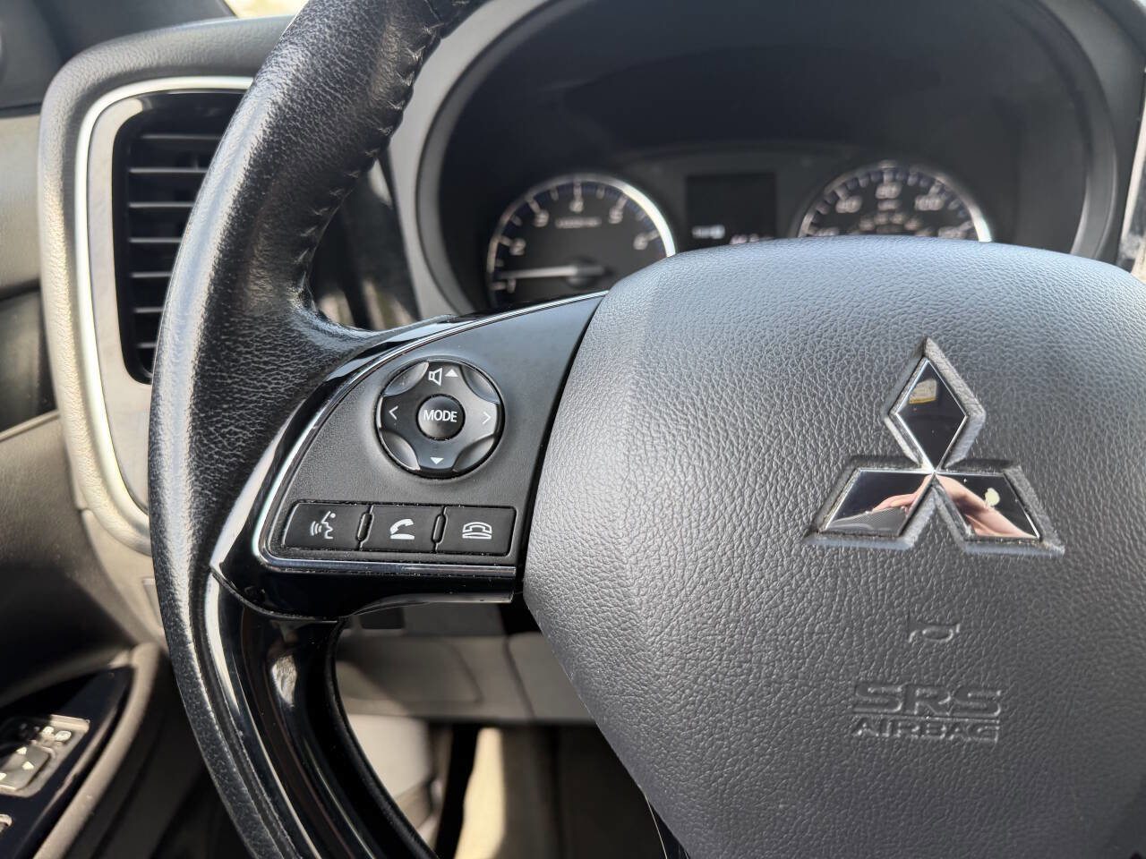 Used 2019 Mitsubishi Outlander LE image 33