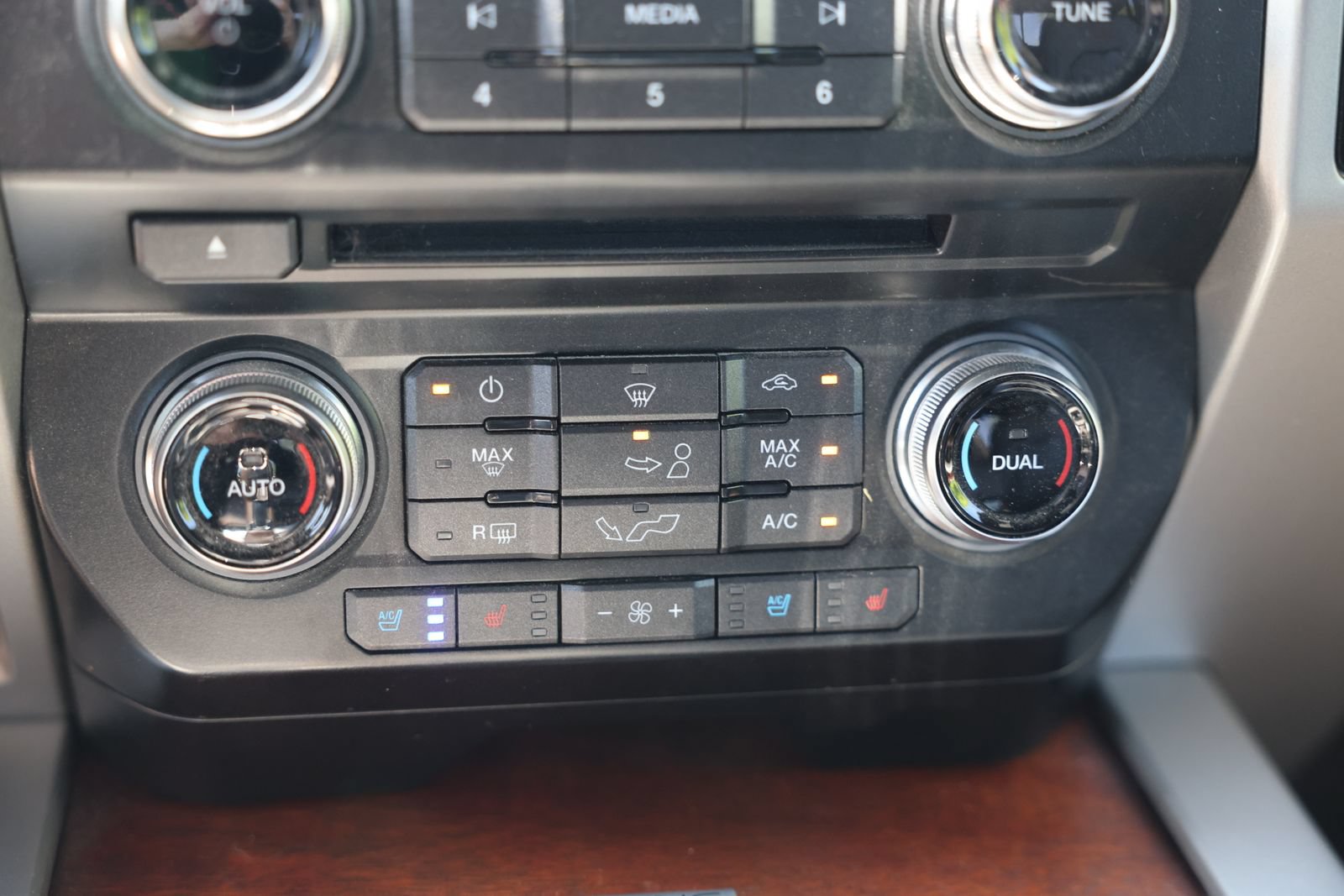 Used 2016 Ford F150 King Ranch w/ Equipment Group 601A Luxury AWD/4WD image 26