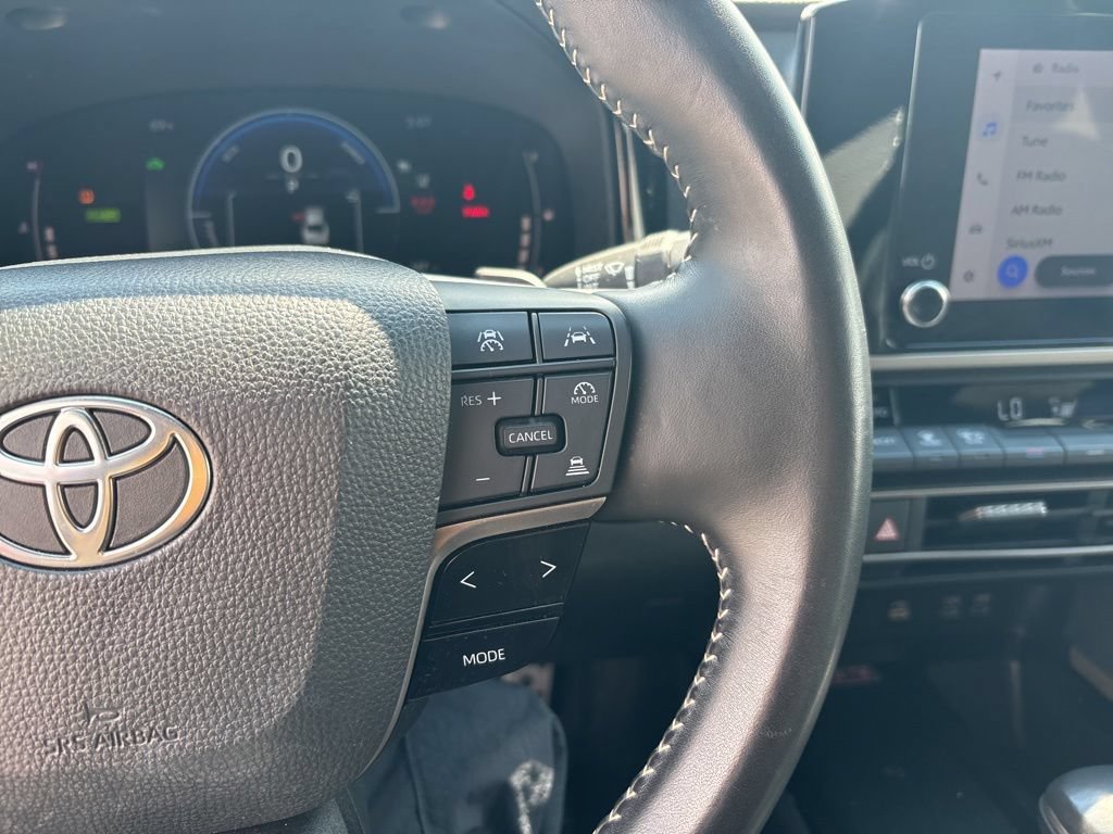 Used 2025 Toyota Camry SE FWD image 23