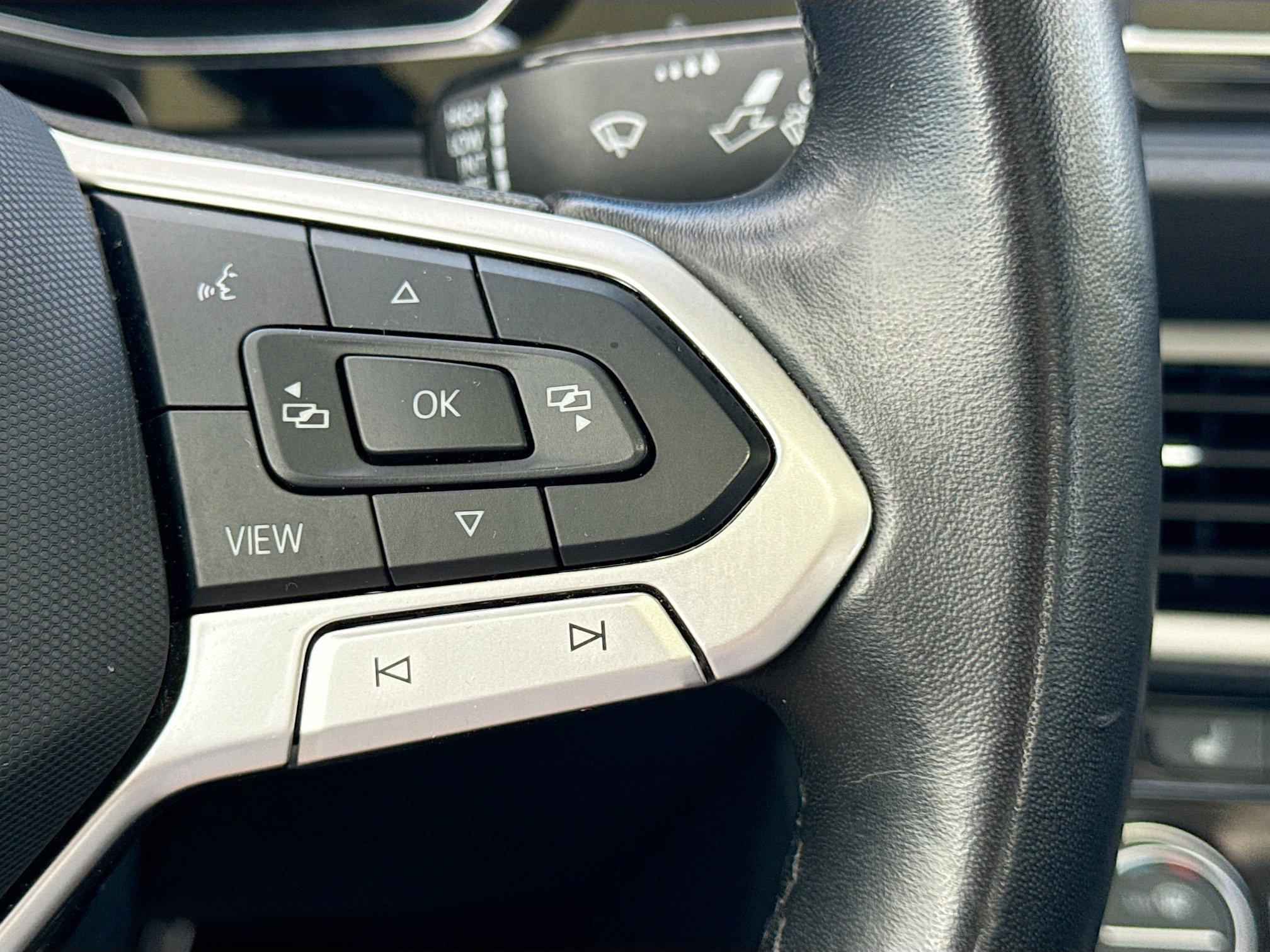 Used 2024 Volkswagen Jetta SE image 40