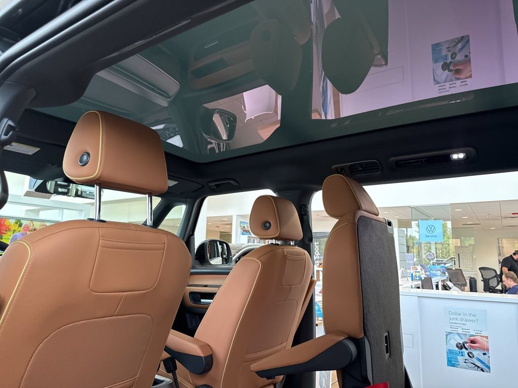 New 2025 Volkswagen ID. Buzz Pro S Plus AWD/4WD image 17