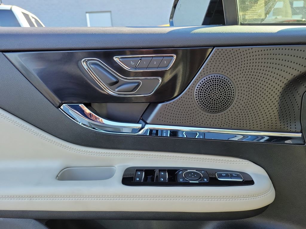 New 2026 Lincoln Corsair Premiere image 18