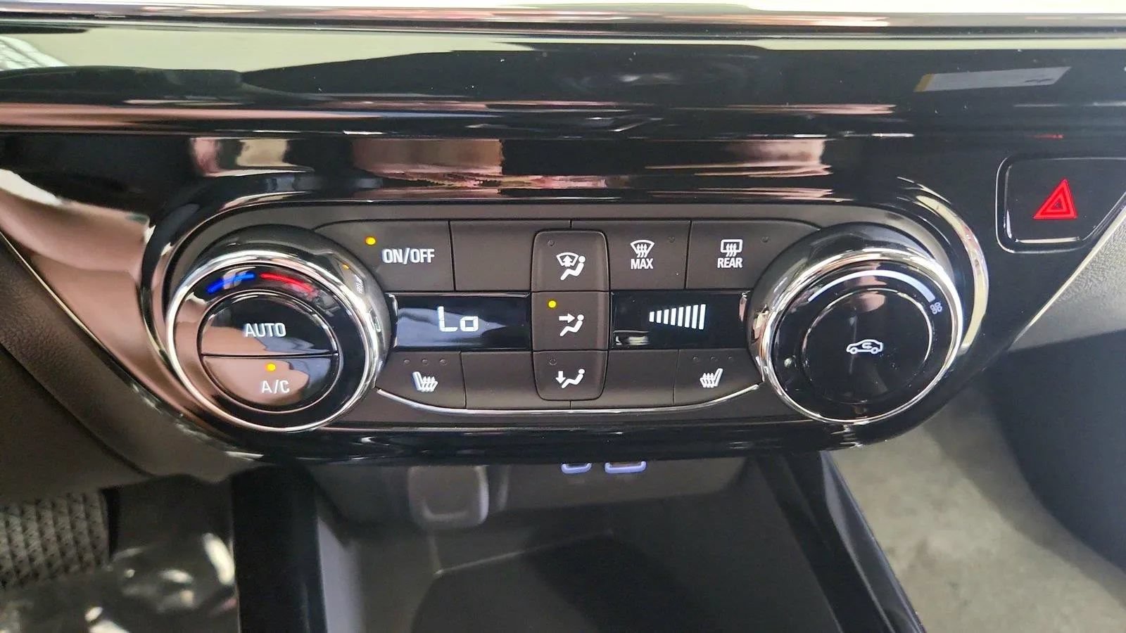 New 2026 Chevrolet Trax RS w/ Driver Confidence Package FWD image 22