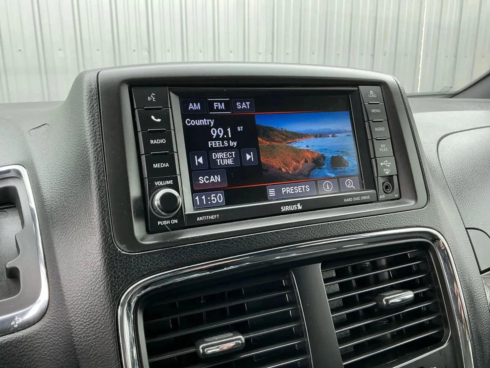 Used 2018 Dodge Grand Caravan SE image 30