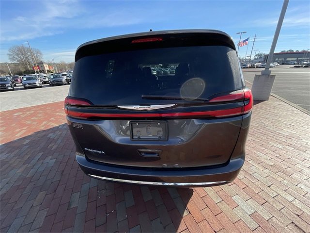 Used 2023 Chrysler Pacifica Touring-L image 16