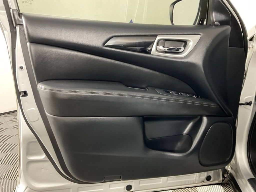 Used 2019 Nissan Pathfinder SV FWD image 12