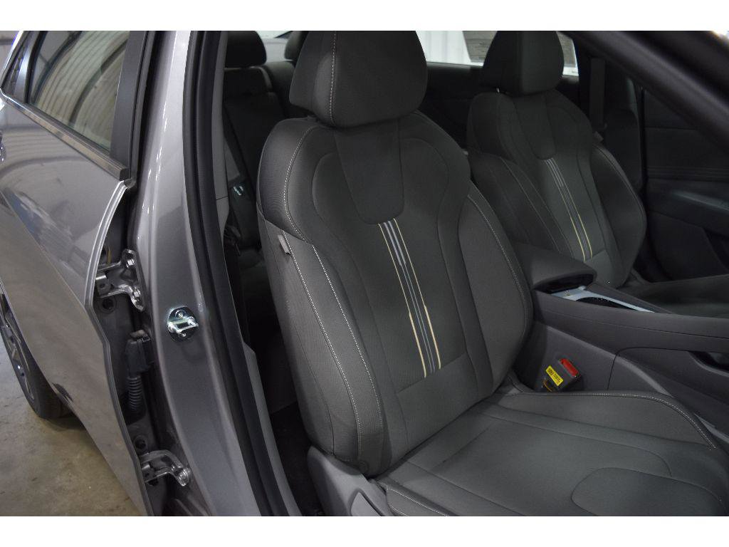 New 2025 Hyundai Elantra SEL image 84