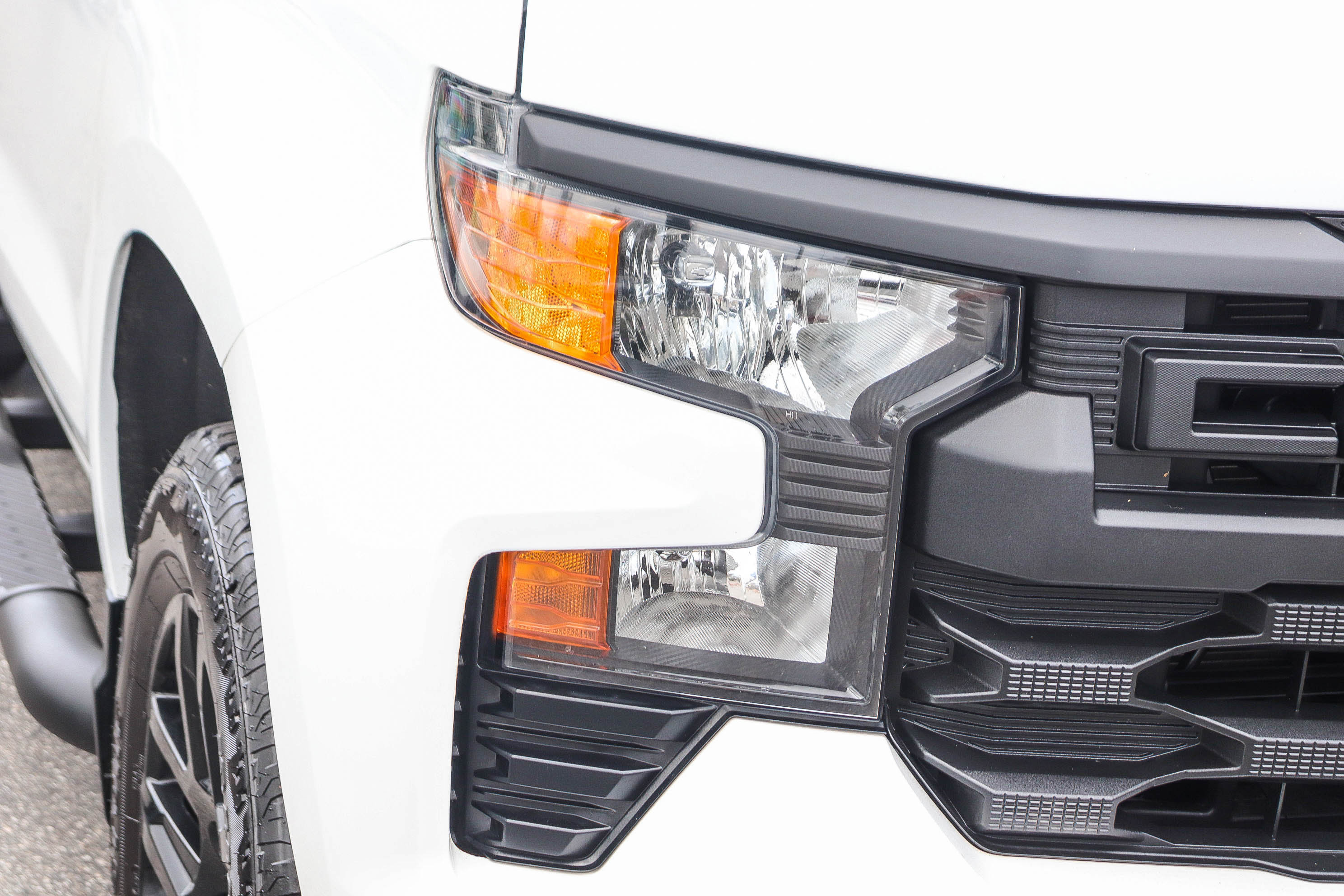 Used 2025 Chevrolet Silverado 1500 Custom w/ Turbomax Blackout Package RWD image 6