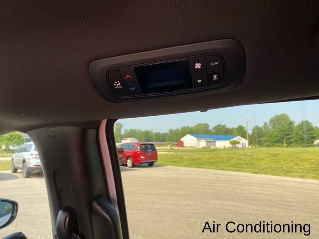 New 2025 Chrysler Pacifica Select w/ Fav Edition Package image 27