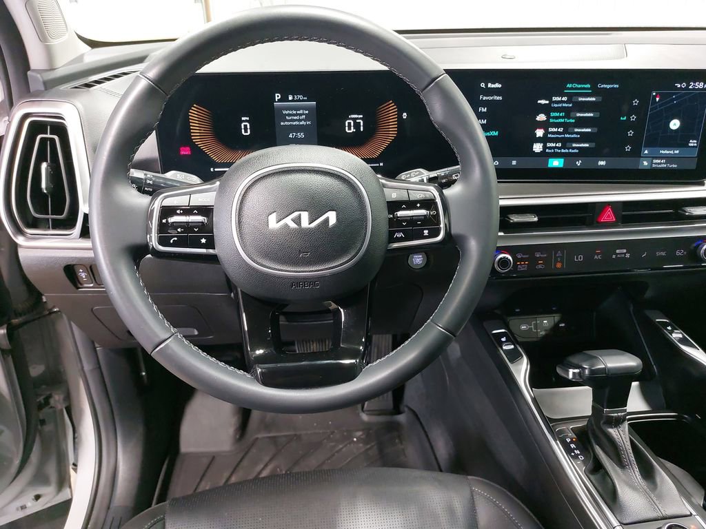 Used 2024 Kia Sorento S w/ Panoramic Sunroof Package image 16