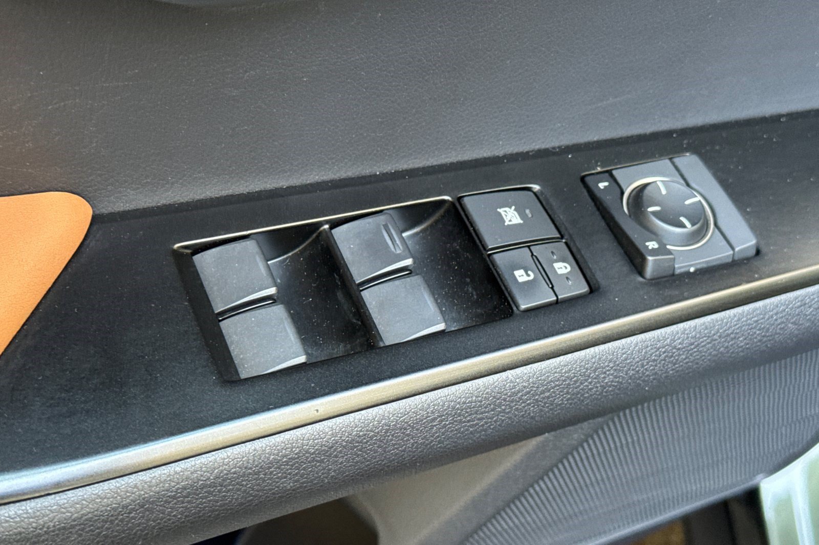 Used 2019 Lexus UX 200 w/ Accessory Package FWD image 13