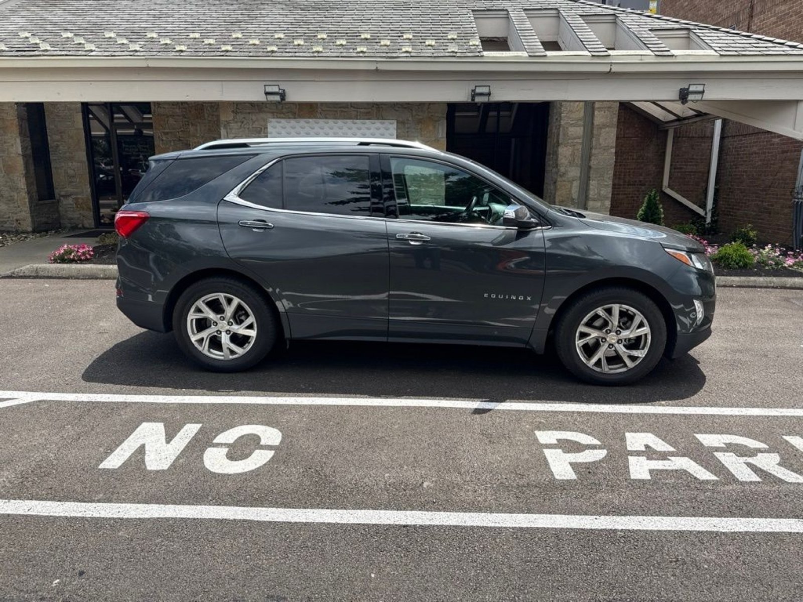 Used 2018 Chevrolet Equinox Premier FWD image 5