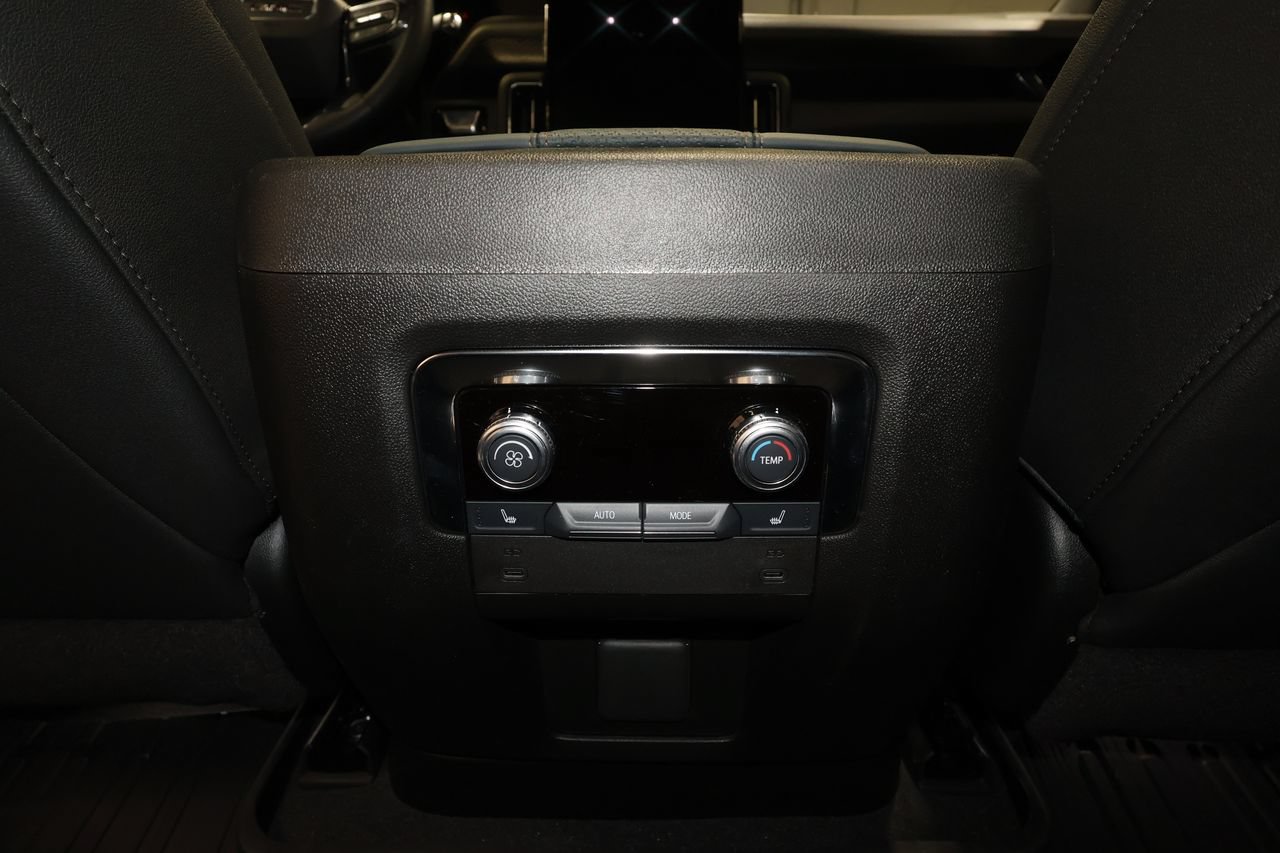 Used 2026 GMC Yukon AT4 w/ AT4 Premium Package AWD/4WD image 34