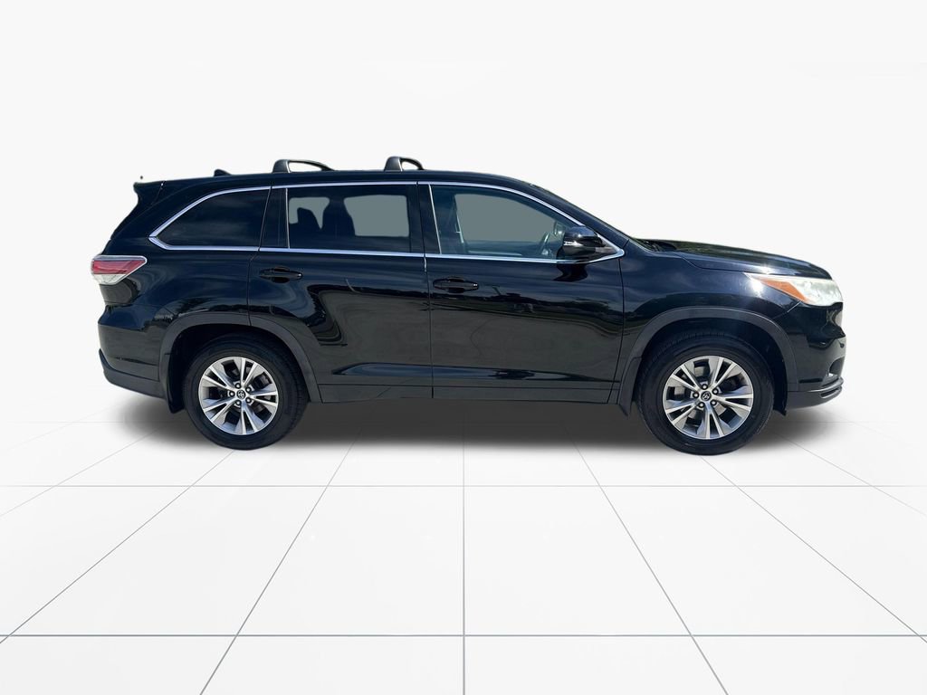 Used 2016 Toyota Highlander Plus AWD/4WD image 9