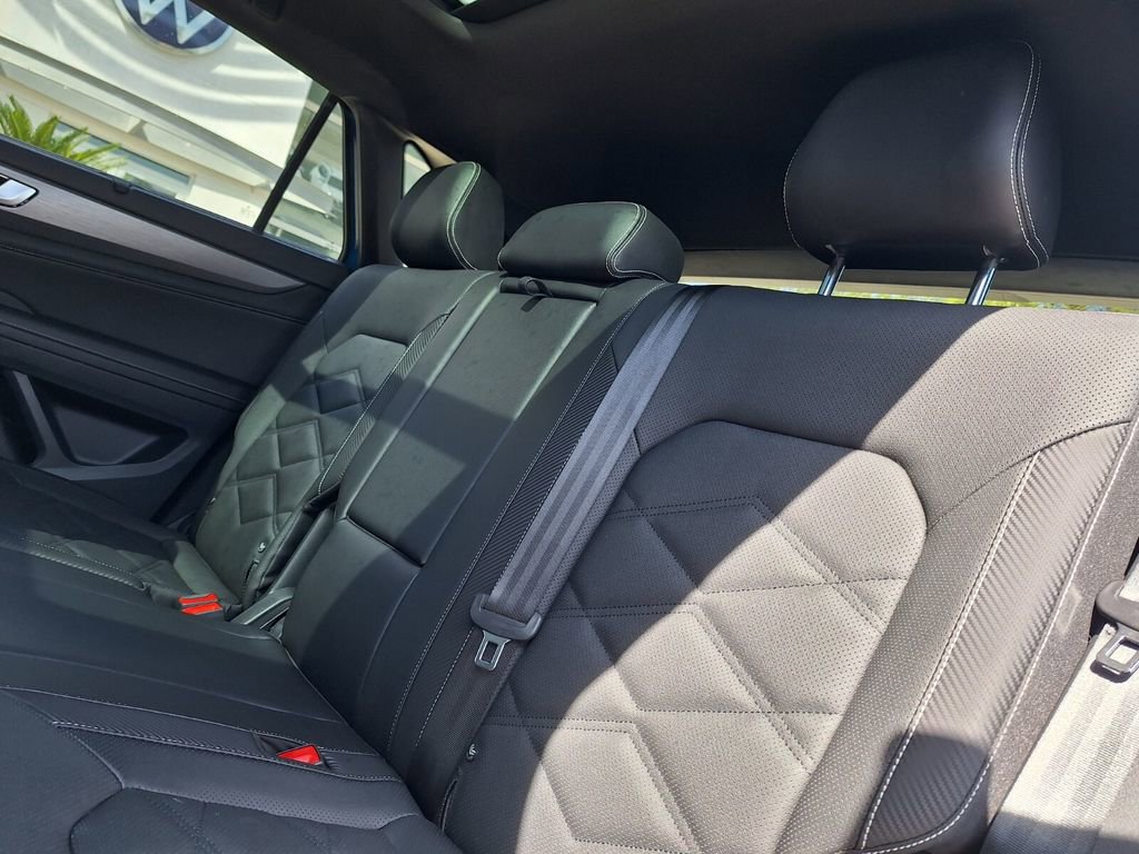 Used 2025 Volkswagen Atlas Cross Sport SE image 24