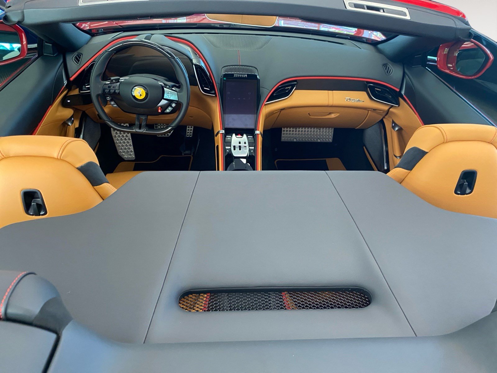 Used 2025 Ferrari Roma Spider RWD image 6