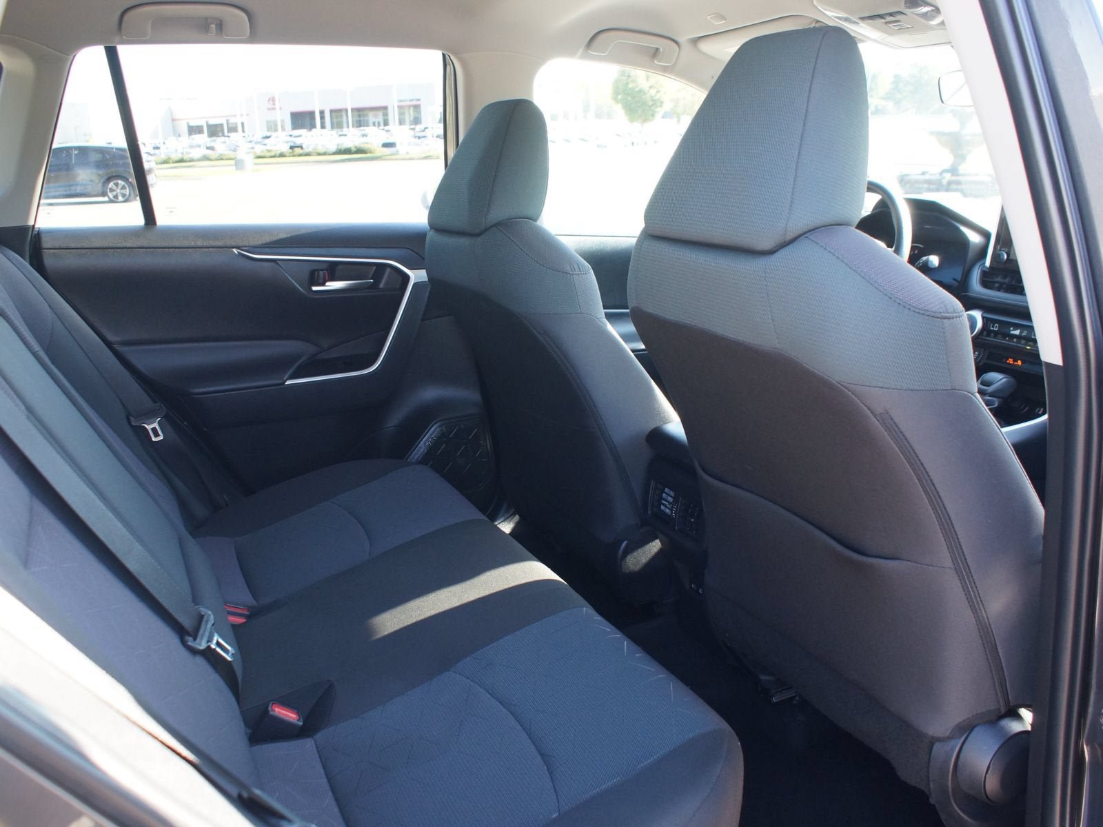 Used 2025 Toyota RAV4 XLE FWD image 21