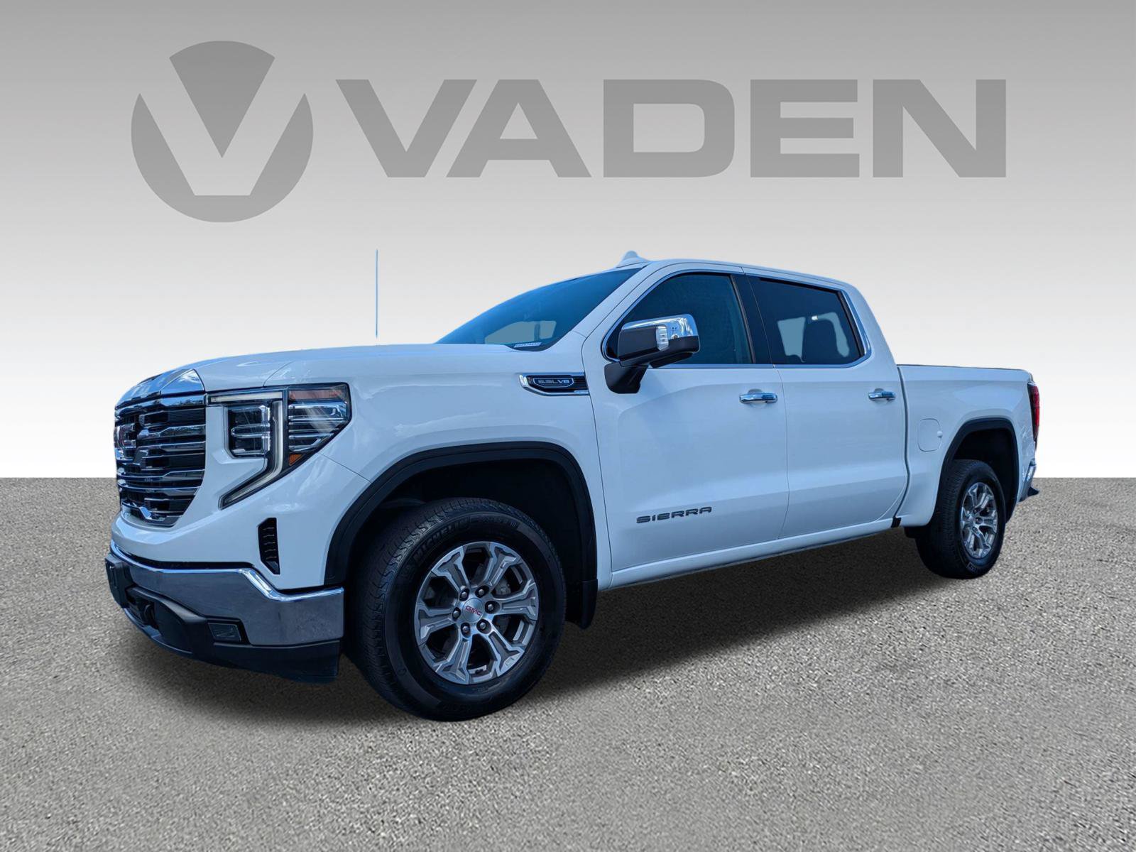 Certified 2025 GMC Sierra 1500 SLT RWD image 2