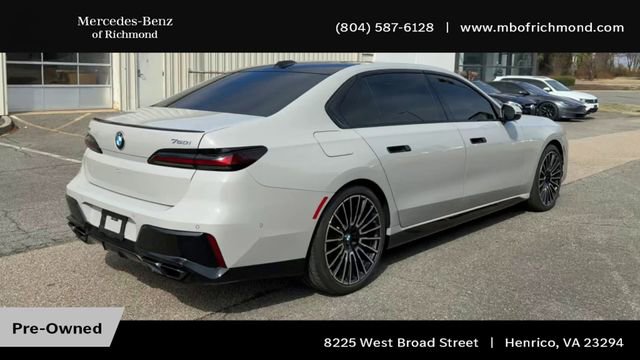 Used 2025 BMW 760i xDrive w/ Premium Package image 2
