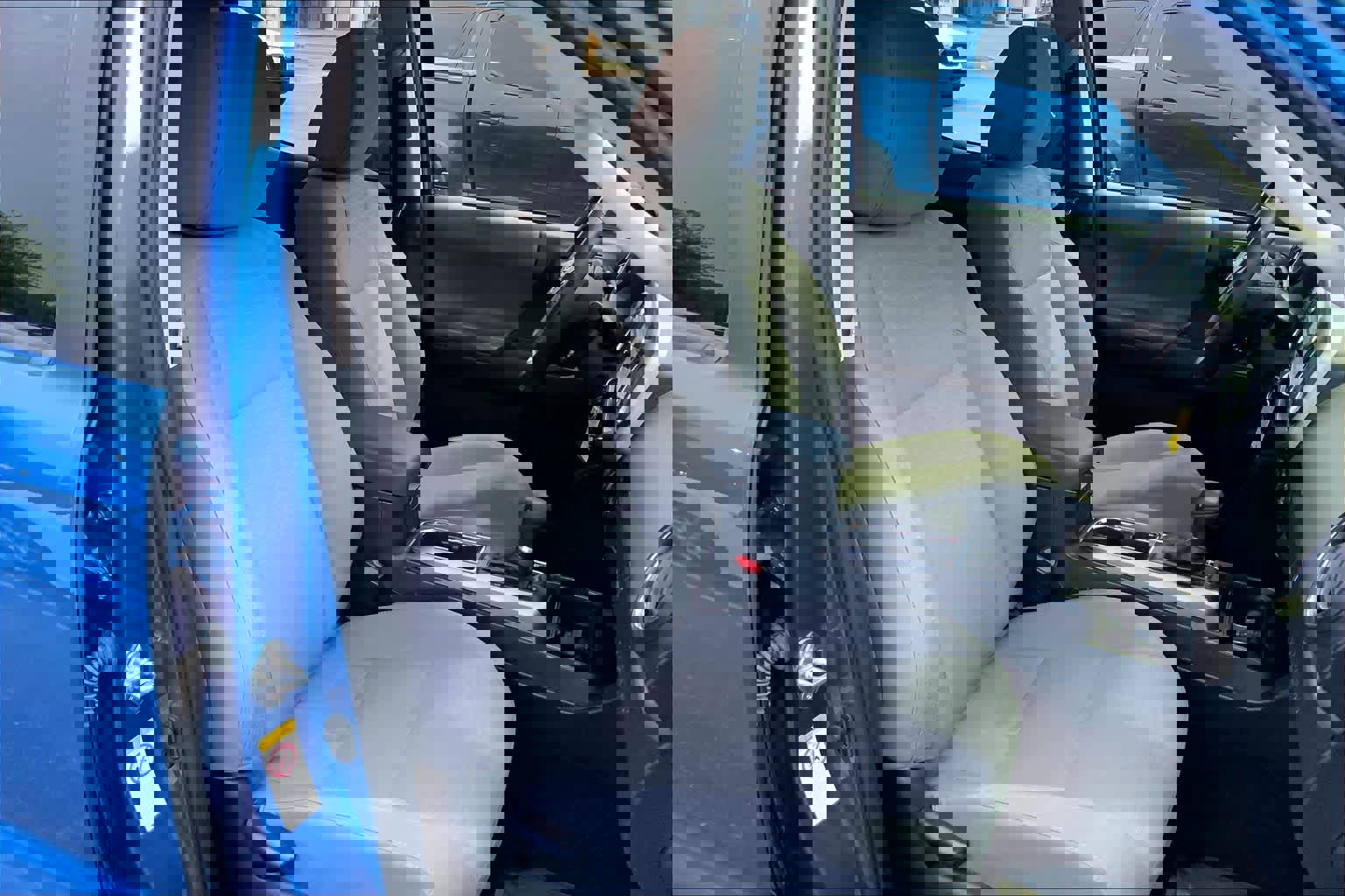 Used 2018 Toyota Tacoma SR5 AWD/4WD image 9