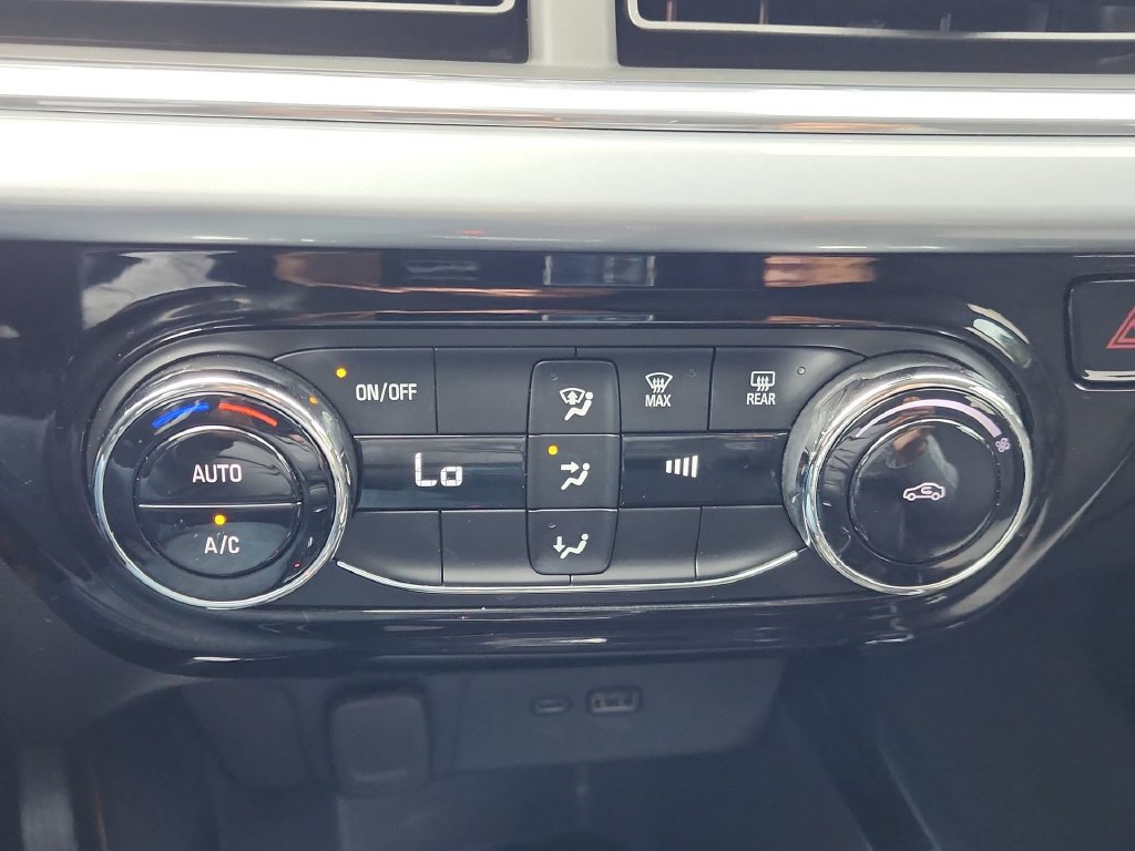 Used 2024 Chevrolet Trax LT FWD image 18
