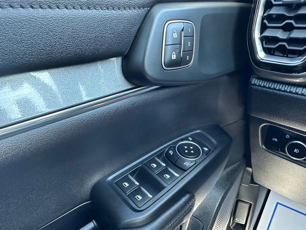 New 2025 Ford Ranger Lariat w/ Black Appearance Package image 27