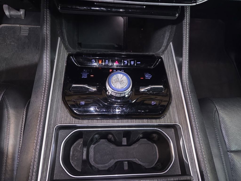 Used 2023 Jeep Wagoneer Series III w/ Preferred Equipment Group image 18