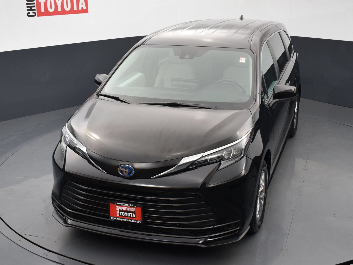Used 2025 Toyota Sienna LE FWD image 24
