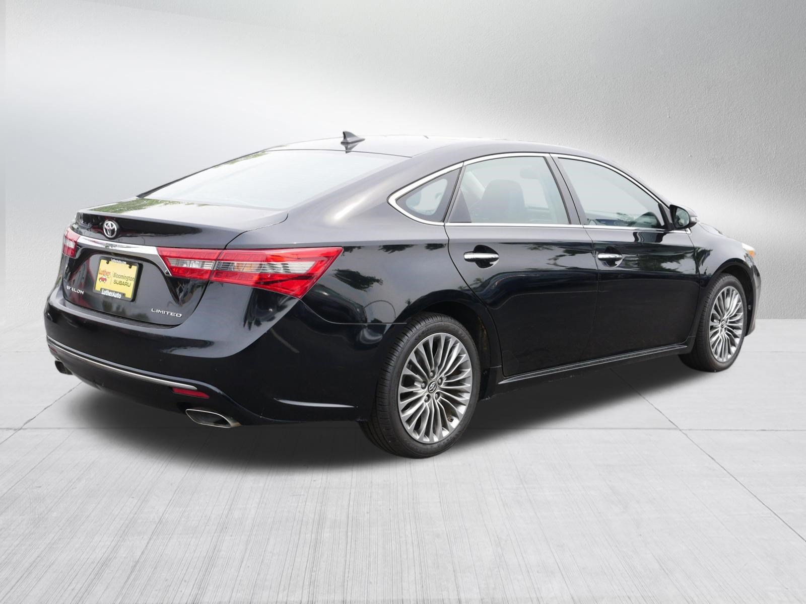 Used 2016 Toyota Avalon Limited w/ Toyota Safety Sense Package FWD image 7