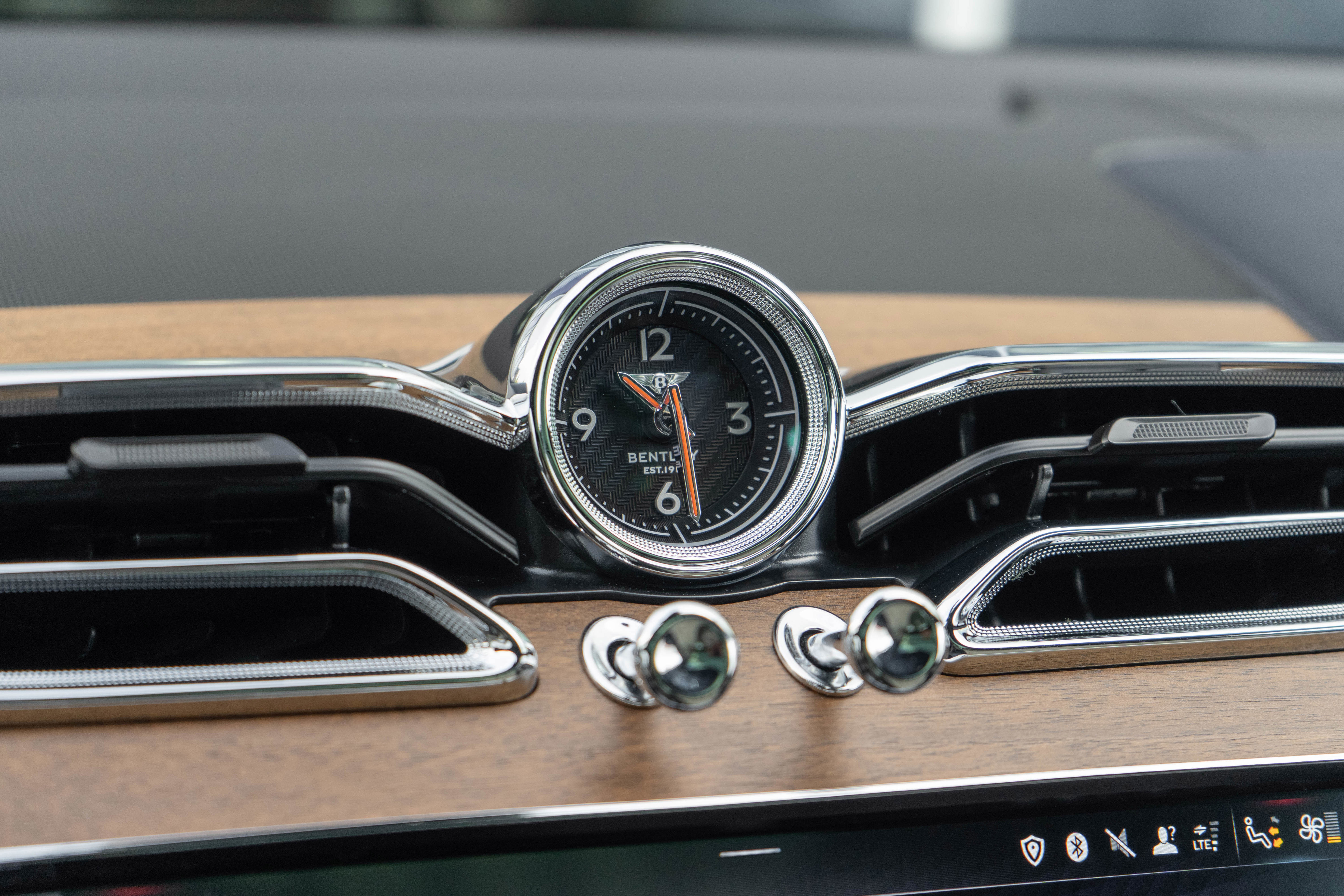 Used 2023 Bentley Bentayga image 18