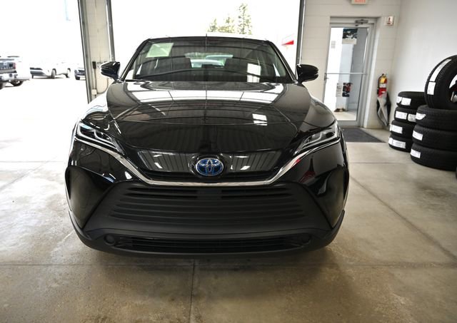 Used 2023 Toyota Venza LE image 2