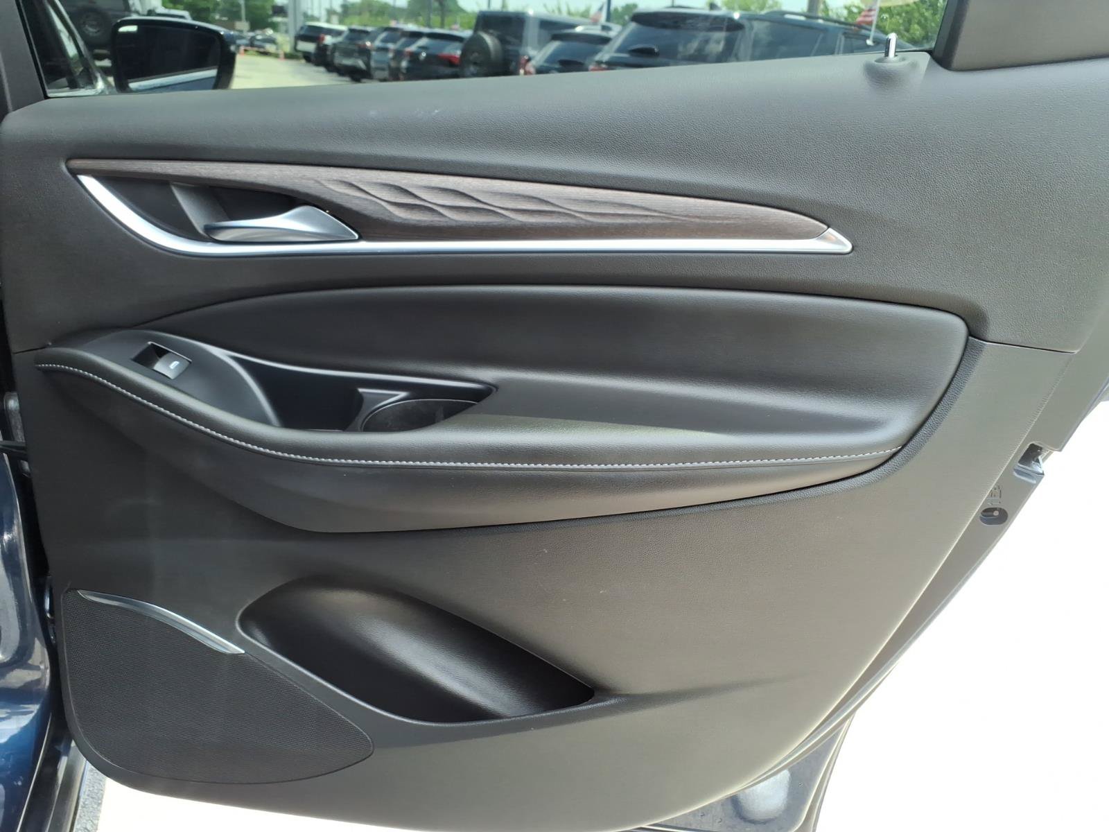 Used 2022 Buick Enclave Avenir w/ Avenir Technology Package AWD/4WD image 12