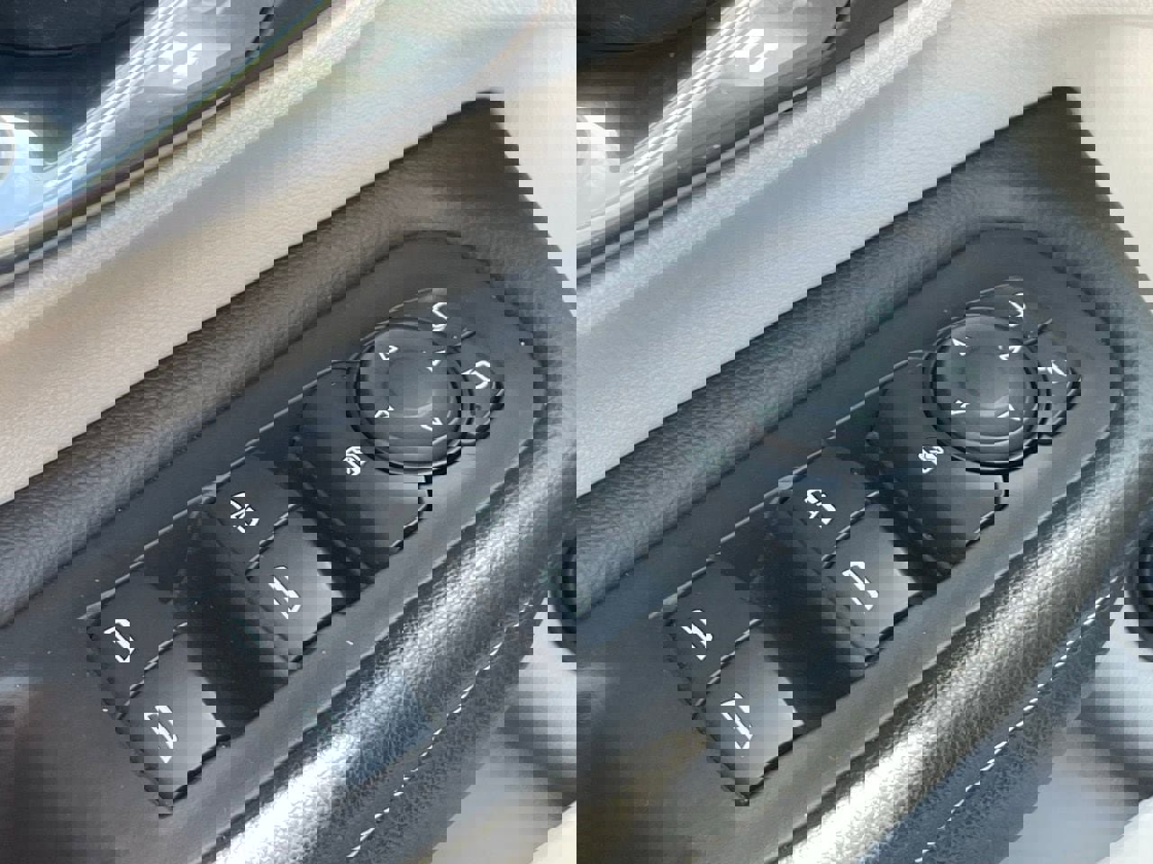 Used 2023 GMC Terrain SLE w/ Driver Convenience Package image 6