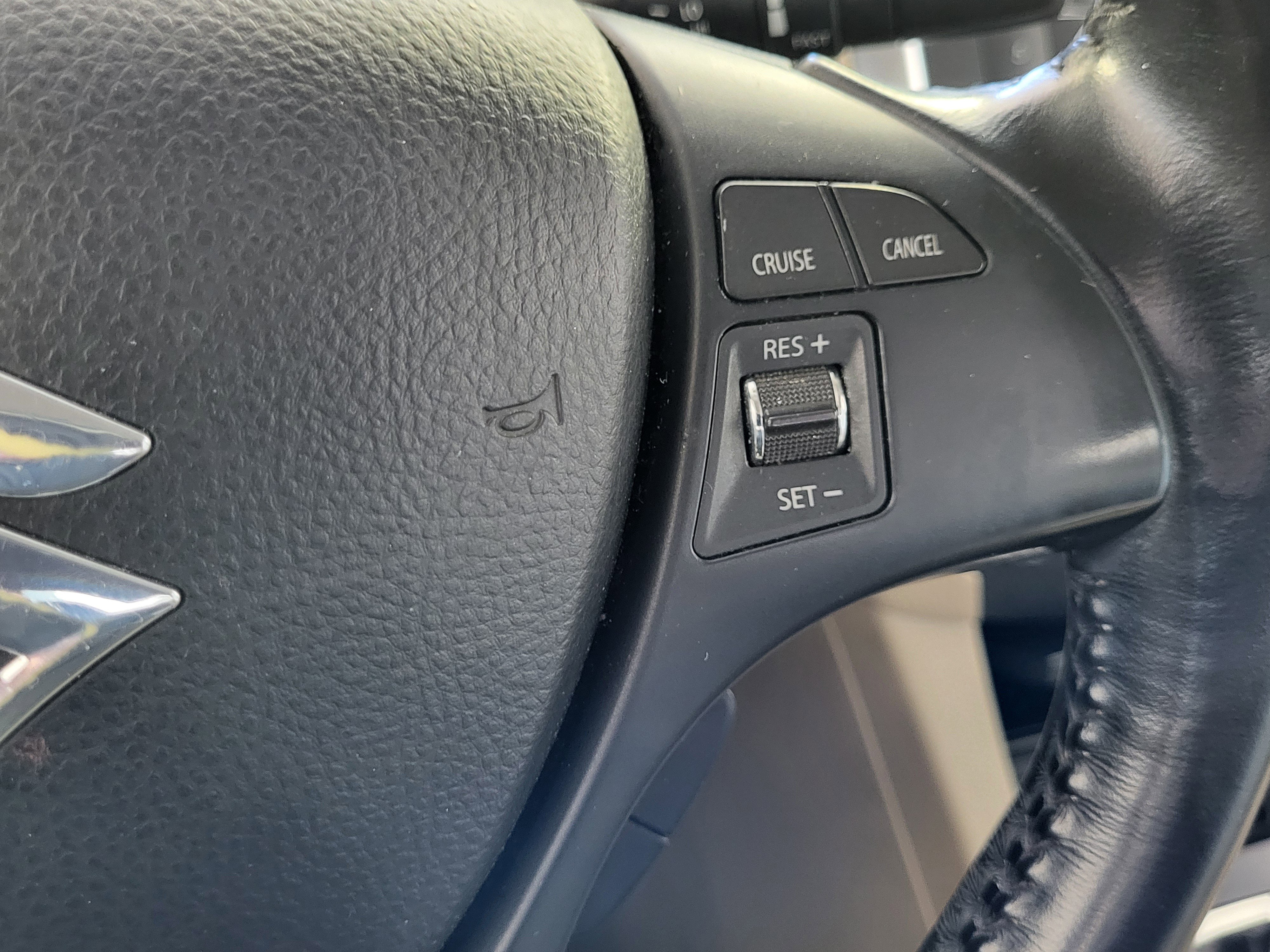 Used 2010 Suzuki Kizashi SE image 25