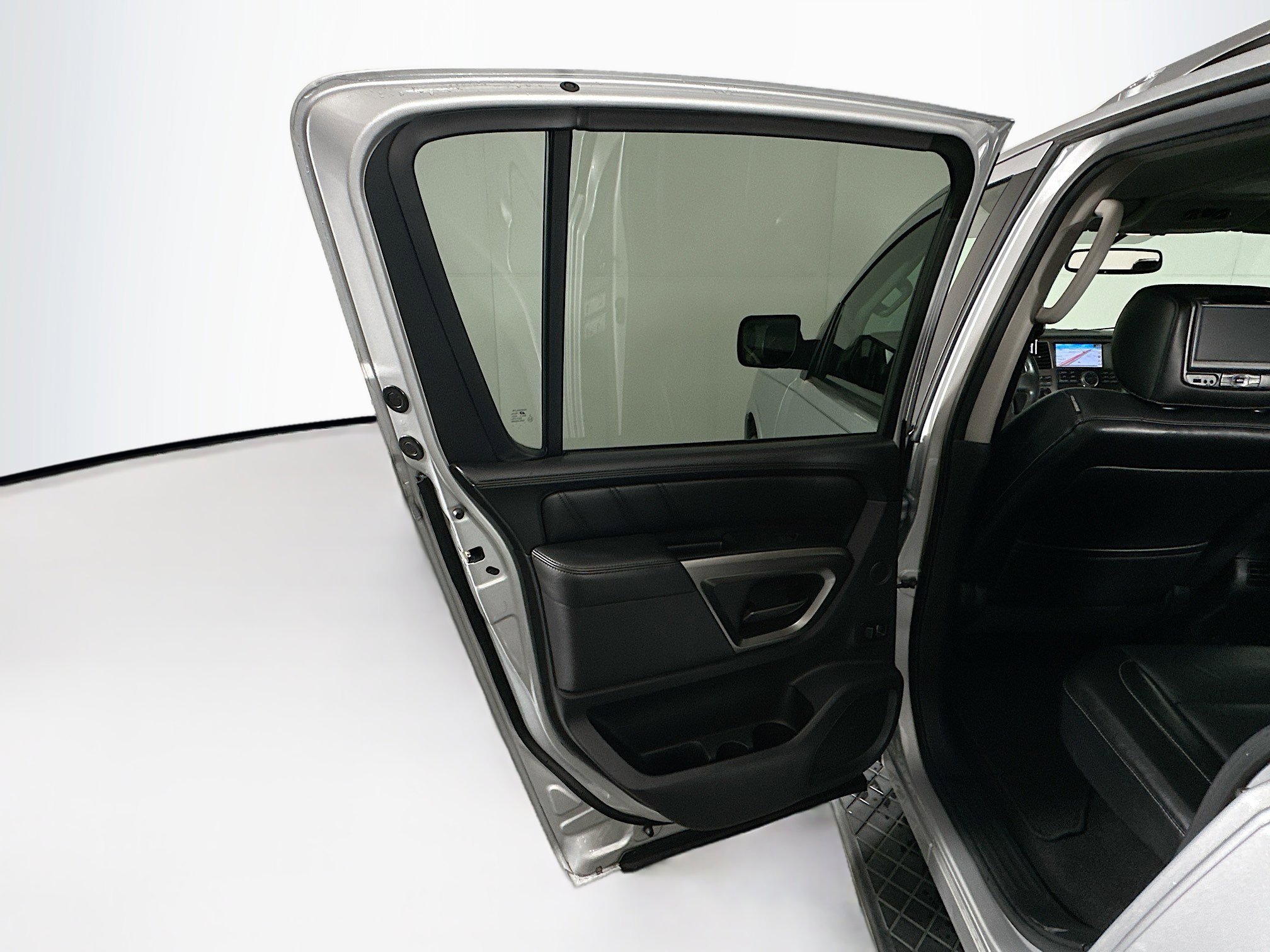 Used 2015 Nissan Armada Platinum w/ 2nd Row Captain Seat Package image 25