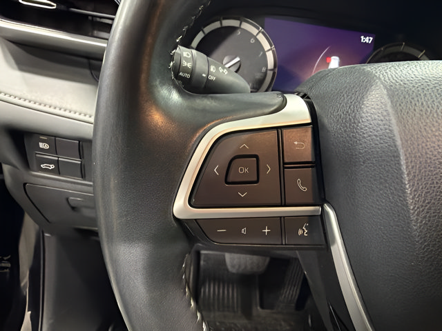 Used 2022 Toyota Highlander XSE FWD image 16
